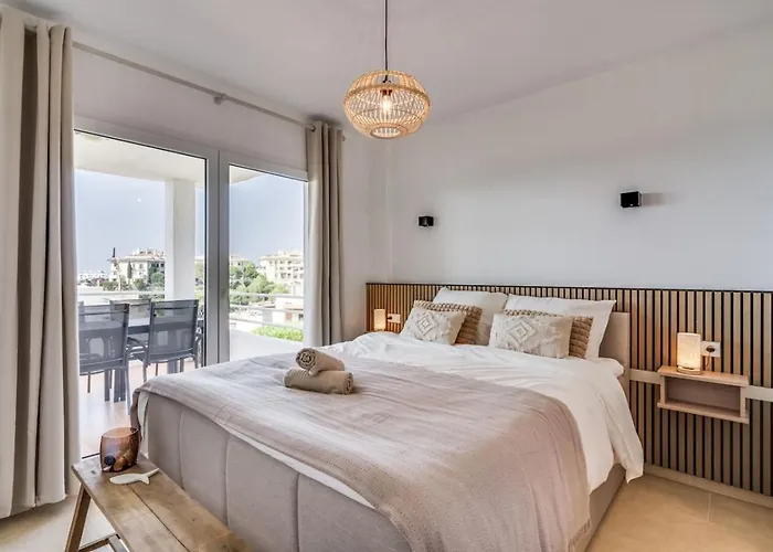 Апартаменти Ultimate - Scenic 2br Haven Breathtaking Sea And Garden Views Естепона