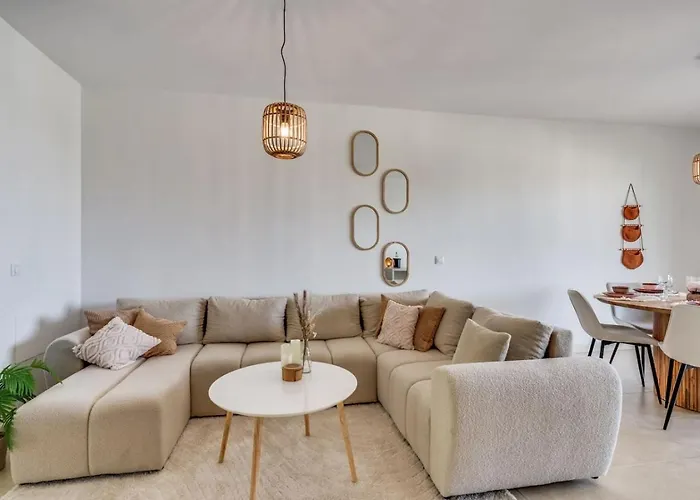 Ultimate - Scenic 2br Haven Breathtaking Sea&garden Views *