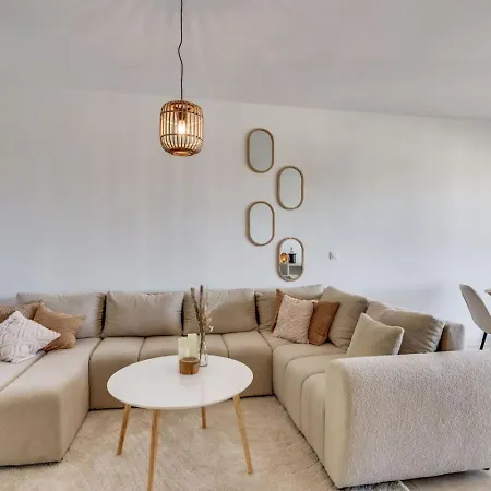 Ultimate - Scenic 2br Haven Breathtaking Sea And Garden Views *