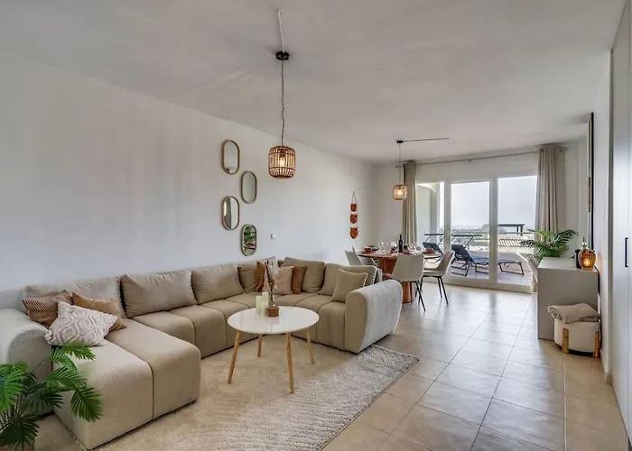 Apartment Ultimate - Scenic 2br Haven Breathtaking Sea And Garden Views *